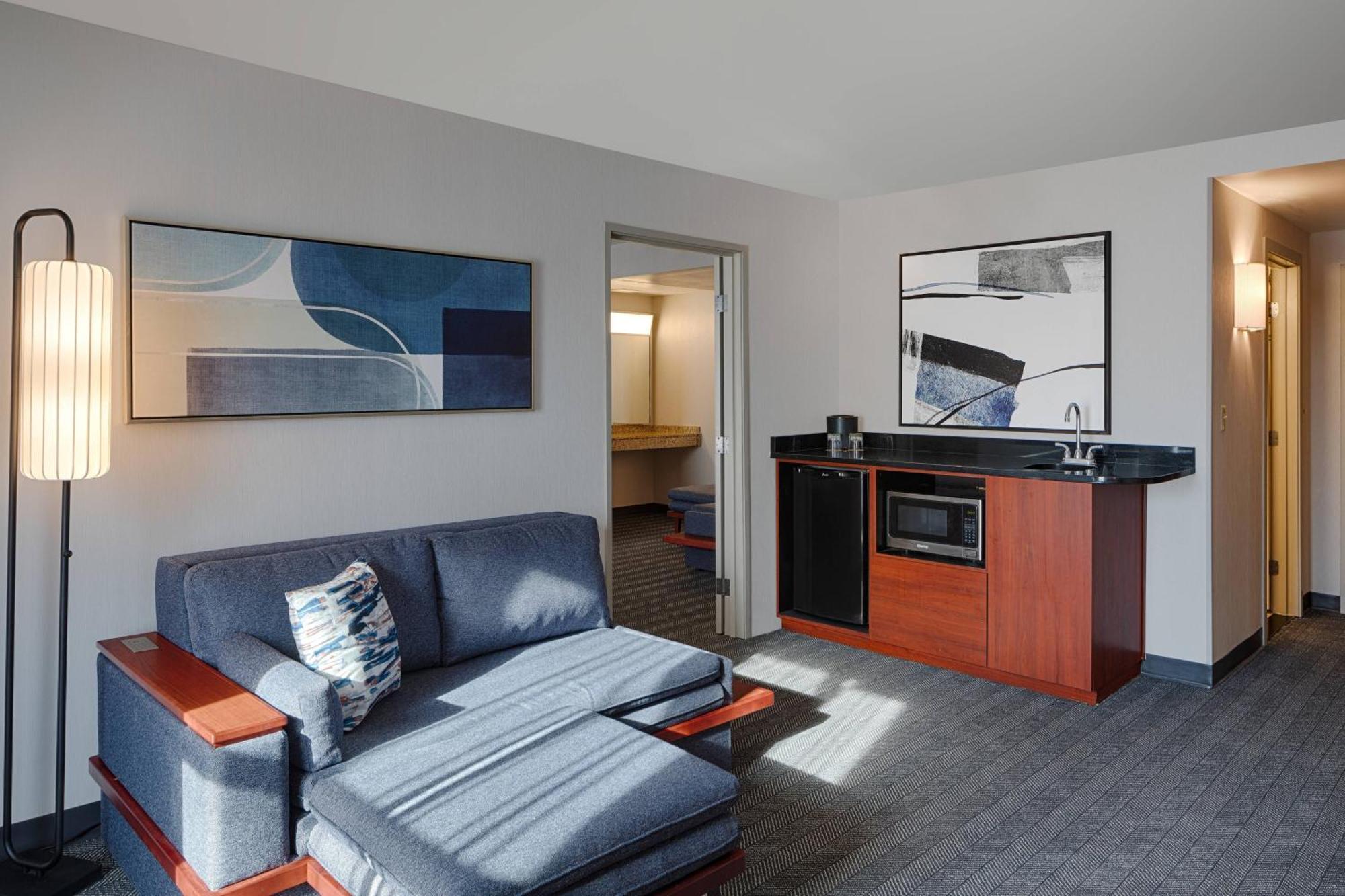 Готель Courtyard By Marriott Springfield Downtown Екстер'єр фото