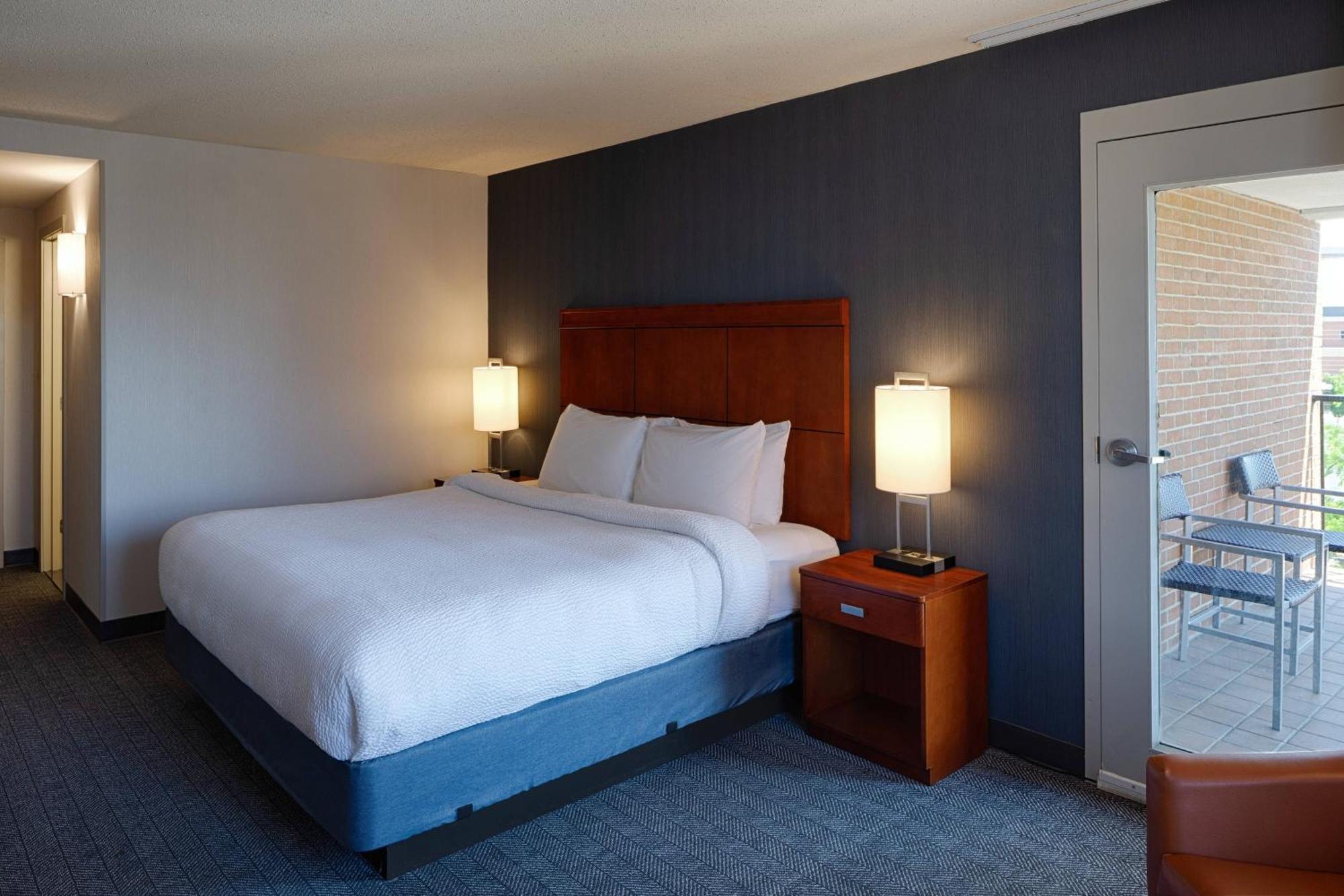 Готель Courtyard By Marriott Springfield Downtown Екстер'єр фото