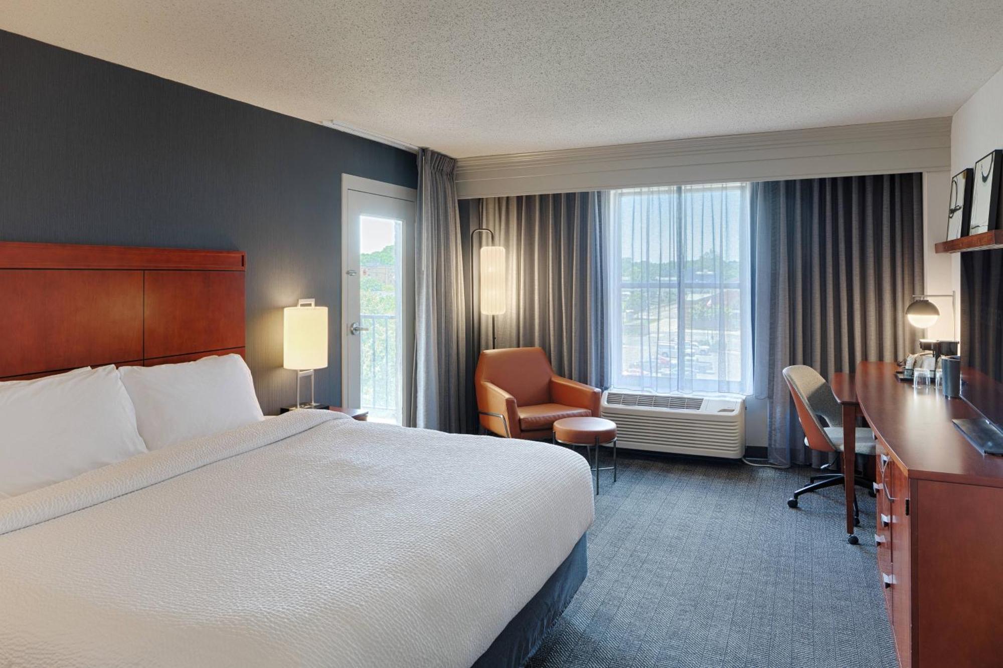 Готель Courtyard By Marriott Springfield Downtown Екстер'єр фото