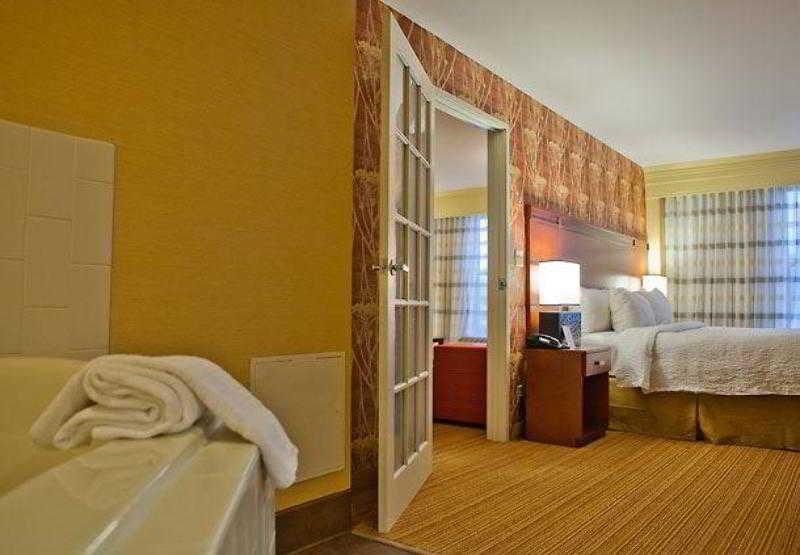 Готель Courtyard By Marriott Springfield Downtown Екстер'єр фото