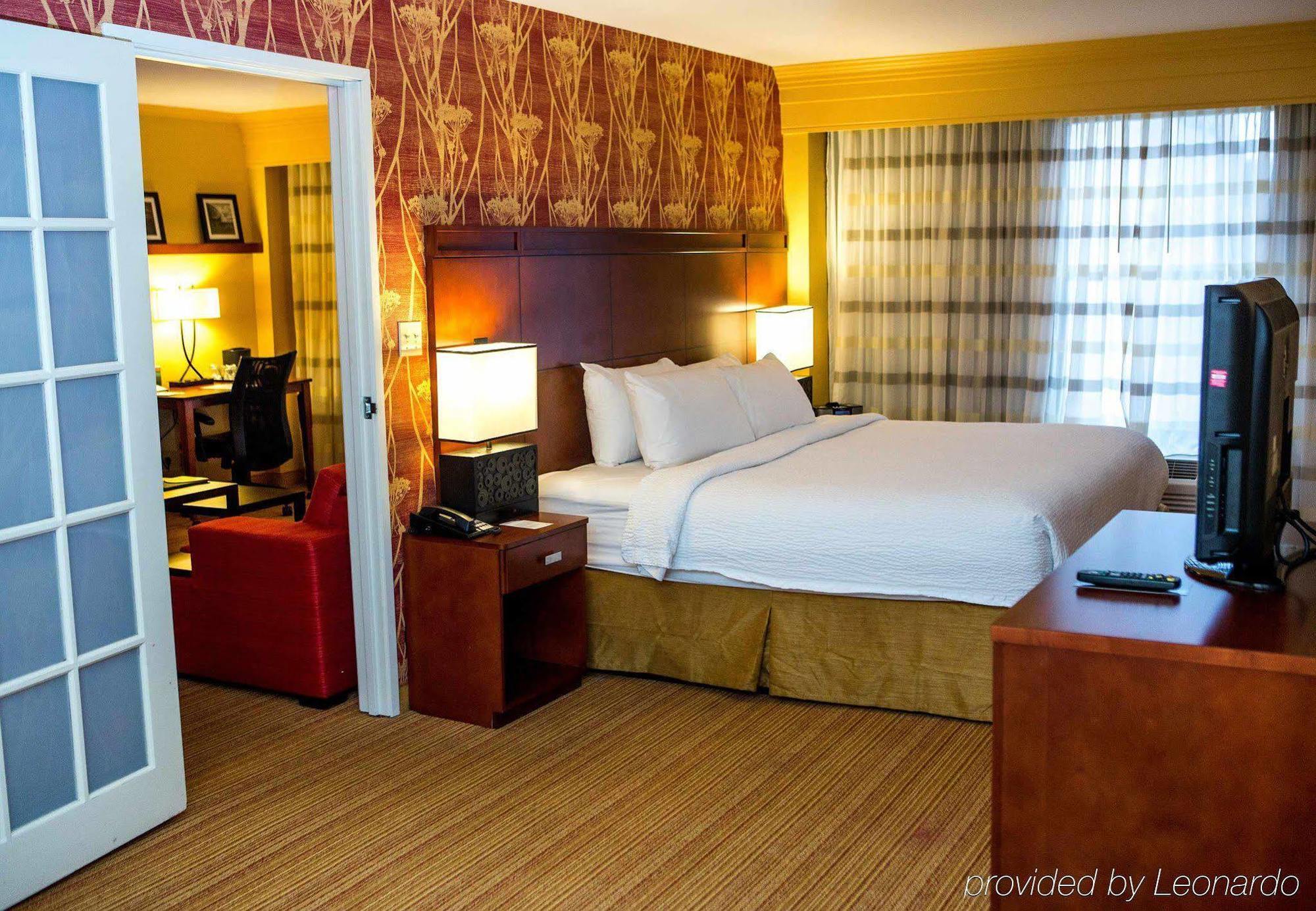 Готель Courtyard By Marriott Springfield Downtown Екстер'єр фото